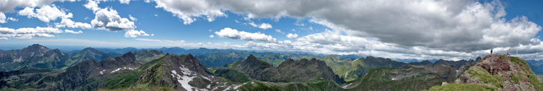 Dal Monte Pradella (2625 m.) vista verso le Orobie di Valle Brembana